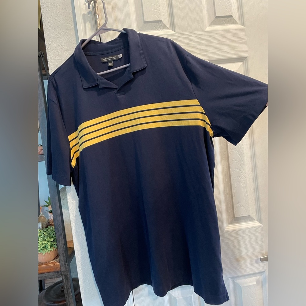 Banana Republic Luxury Touch Performance polo Navy Short Sleeve Yellow stripes